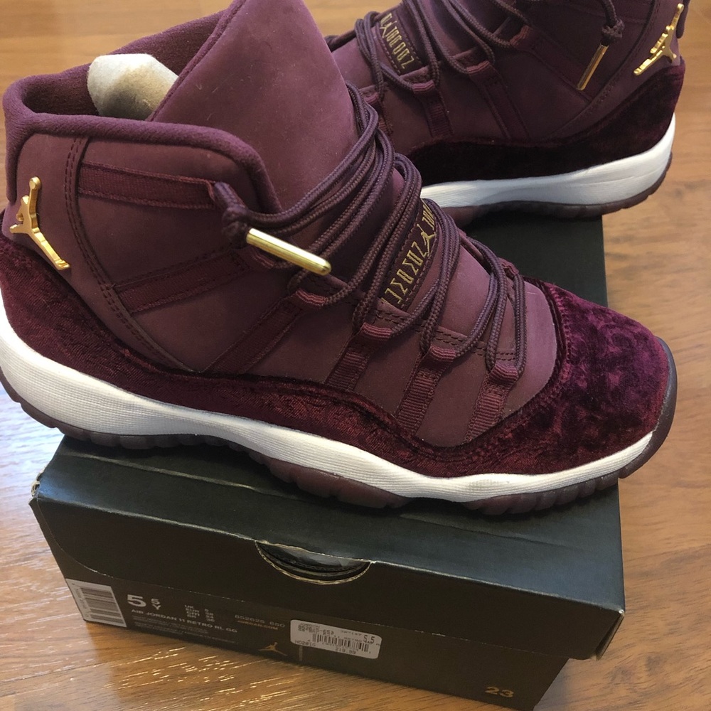 Jordan 11 red velvet 5.5y